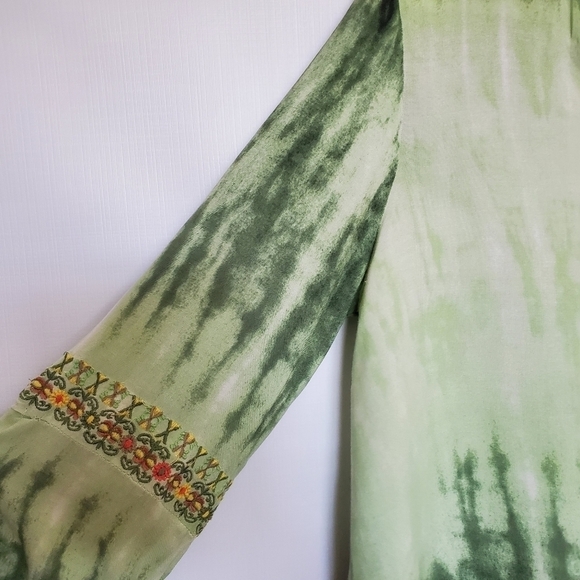 CUPIO TIE DYE TWO TONE GREEN TOP EMBROIDERED LONG SLEEVE SPLIT NECK WOMENS (M) - Picture 6 of 10
